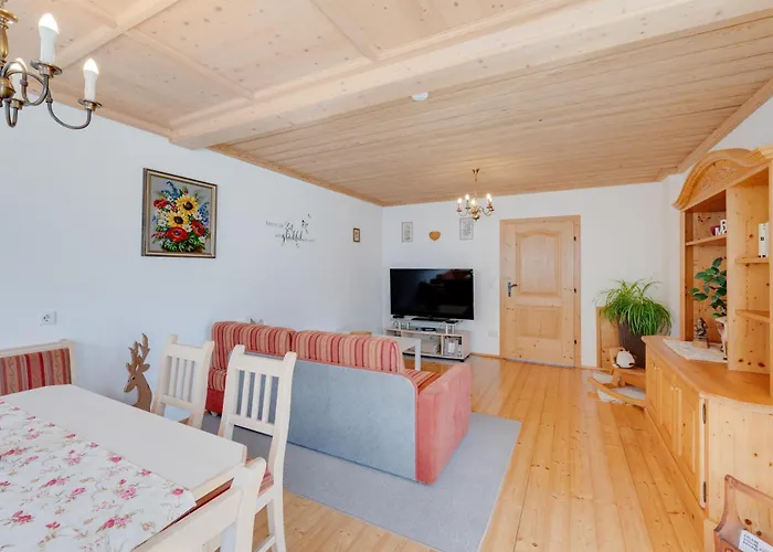 Hirschalmblick مكان تخييم